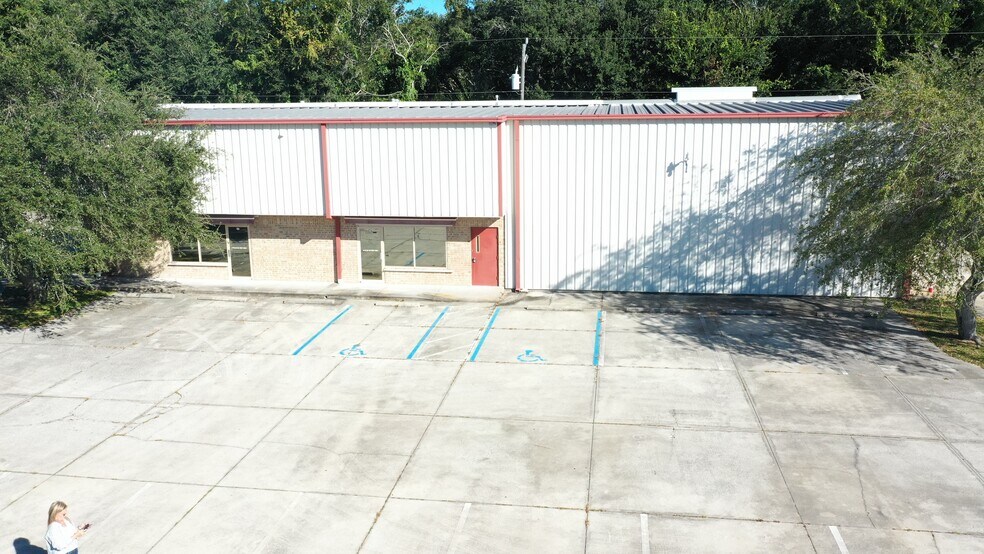 More Photos Of 1996 US Highway 1, Rockledge Light Distribution For Sale