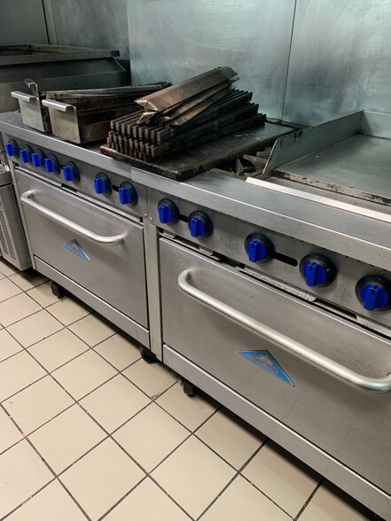 More Photos Of 307 N Broadway, Green Bay Restaurant For Sale