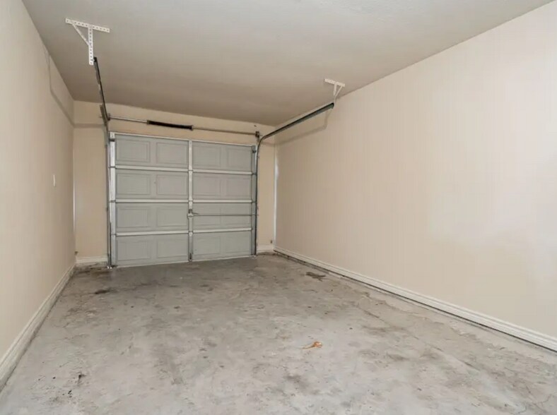 More Photos Of 26 Duplex Portfolio, Commerce Apartments For Sale