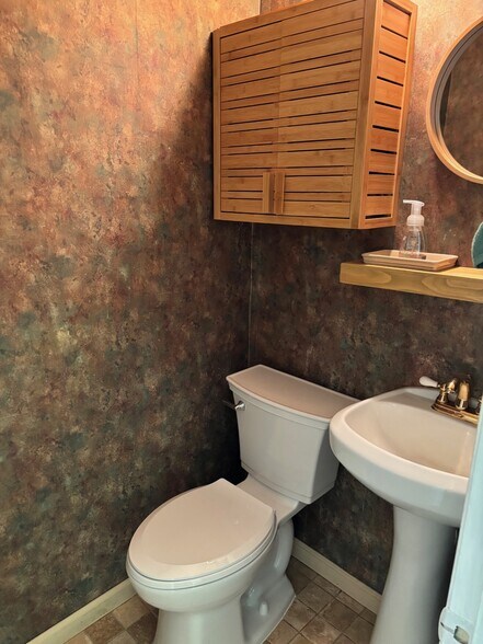 More Photos Of 153 N Auten Ave, Somerville Medical For Lease