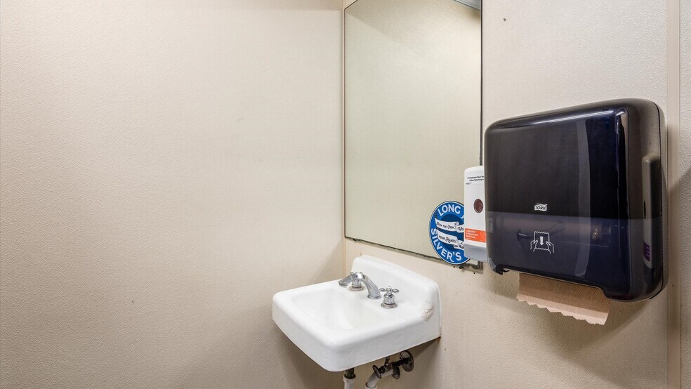 More Photos Of 1821 E Wheeling Ave, Cambridge Fast Food For Lease