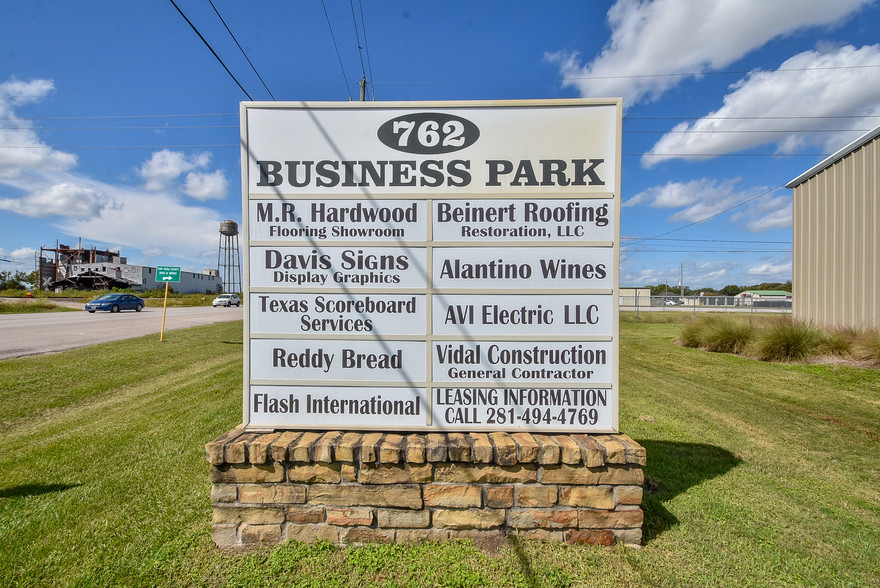 Primary Photo Of 6115 Fm 762 Rd, Rosenberg Warehouse For Lease