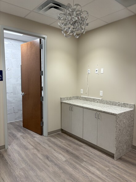 More Photos Of 7625 Maple Lawn Blvd, Fulton Medical For Sale