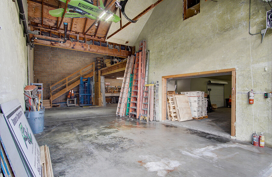 More Photos Of 17303 Roseton Ave, Artesia Warehouse For Lease