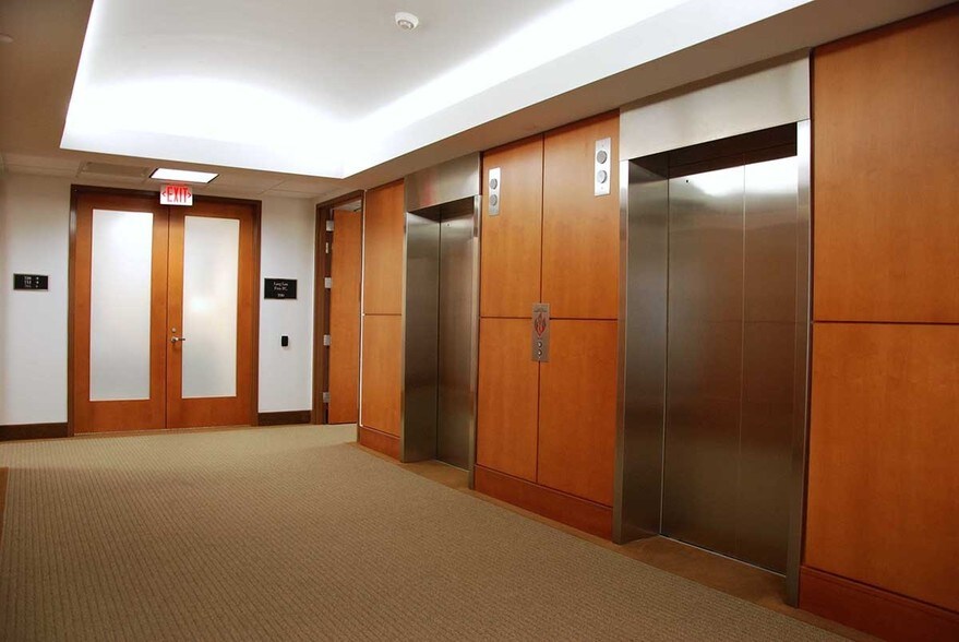 More Photos Of 5960 Fairview Rd, Charlotte Unknown For Lease