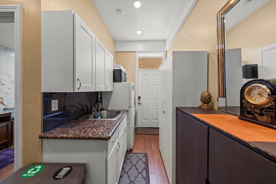 More Photos Of 1176 Laurel St, San Carlos Storefront Retail Residential For Sale