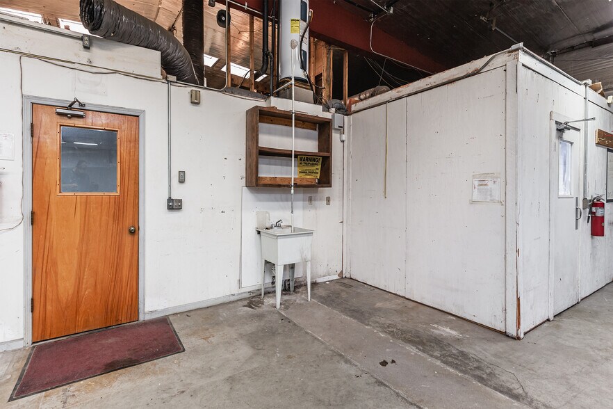 More Photos Of 624 S 7th St, Saint Joseph Industrial For Sale