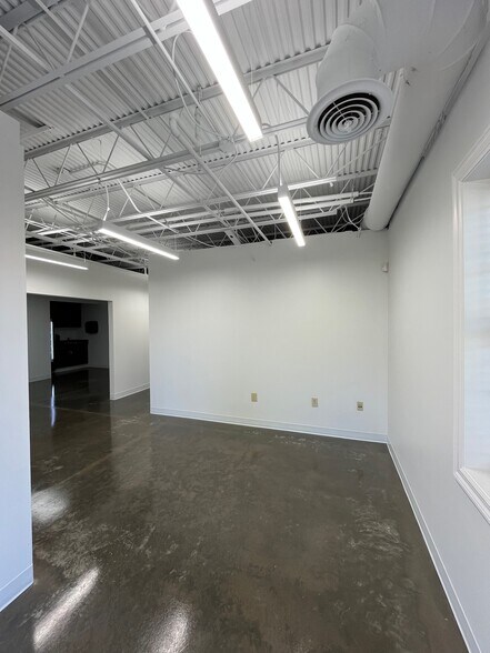 More Photos Of 106 Duke St, Ashland City Office For Lease