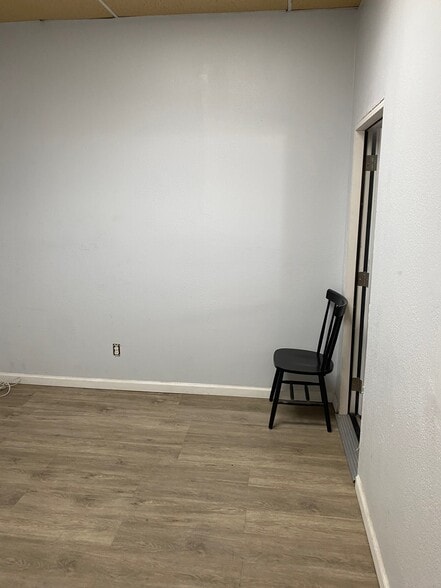 More Photos Of 497-503 N Ventu Park Rd, Newbury Park Unknown For Lease