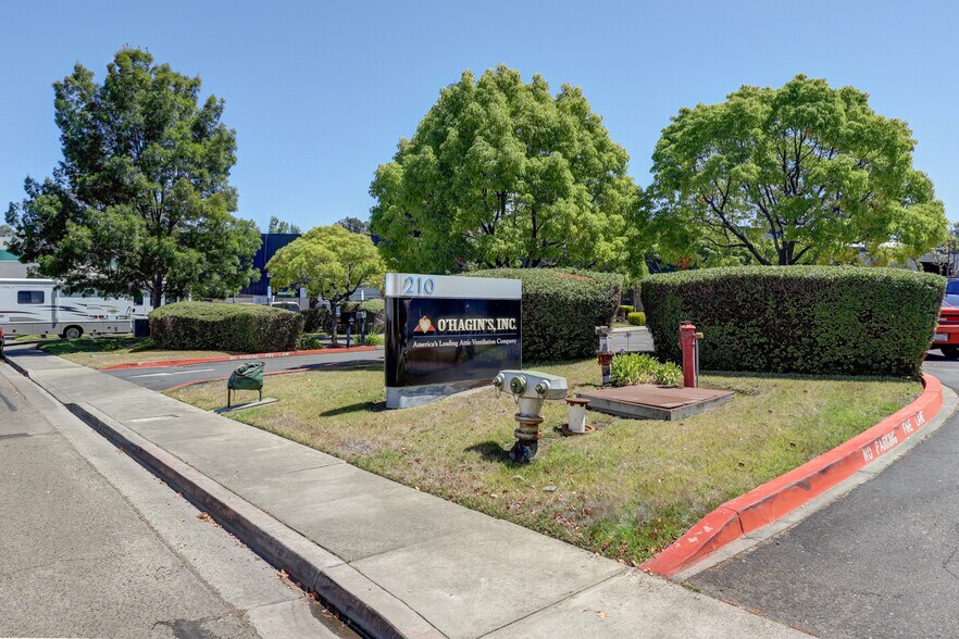 More Photos Of 210 Classic Ct, Rohnert Park Warehouse For Lease