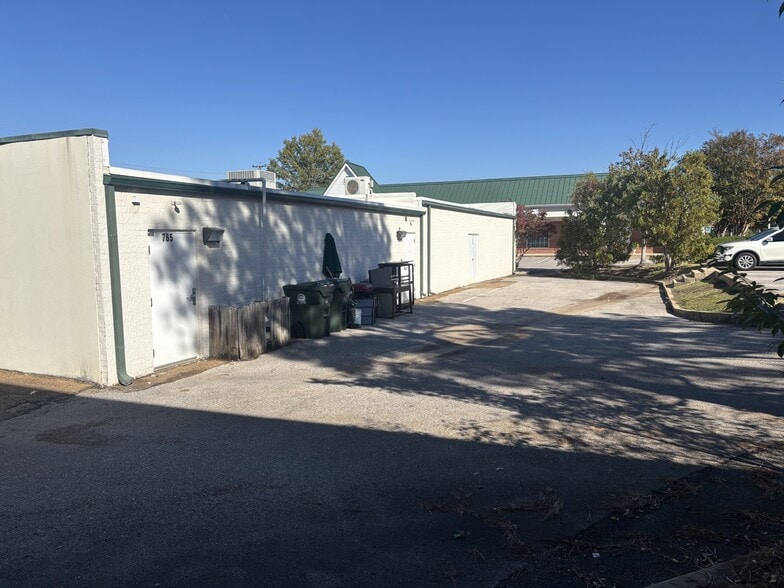 More Photos Of 763-765 W Poplar Ave, Collierville Freestanding For Sale