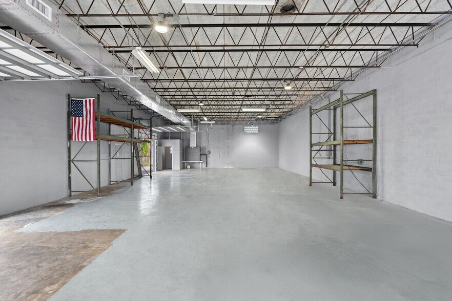 More Photos Of 270 SW 33rd St, Fort Lauderdale Warehouse For Lease