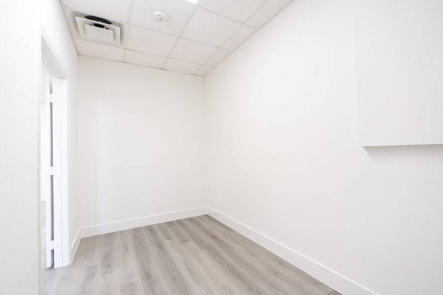 More Photos Of 7506-7560 NW 70th St, Miami Unknown For Lease