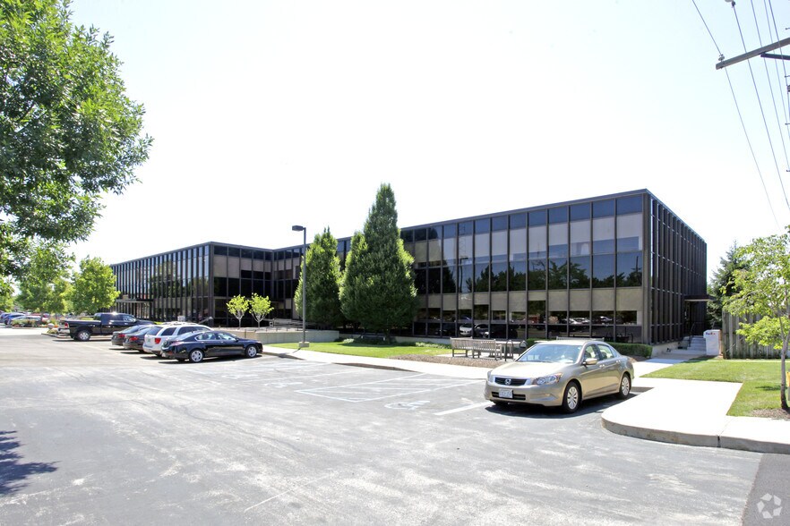 More Photos Of 9990 Old Olive Street Rd, Creve Coeur Office For Sale