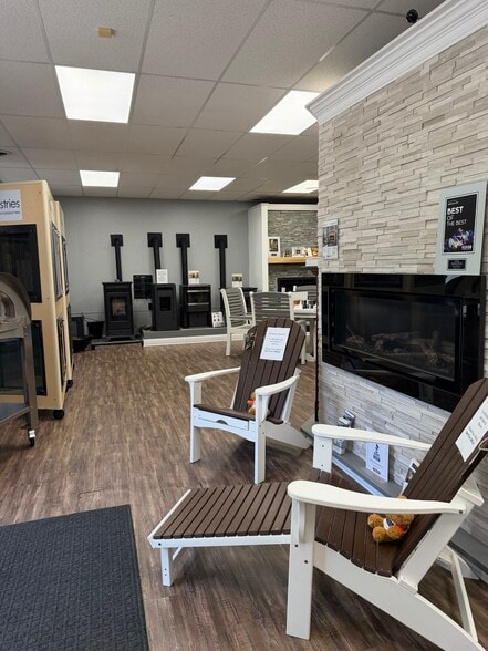 More Photos Of 571 Broad St, New London Freestanding For Lease