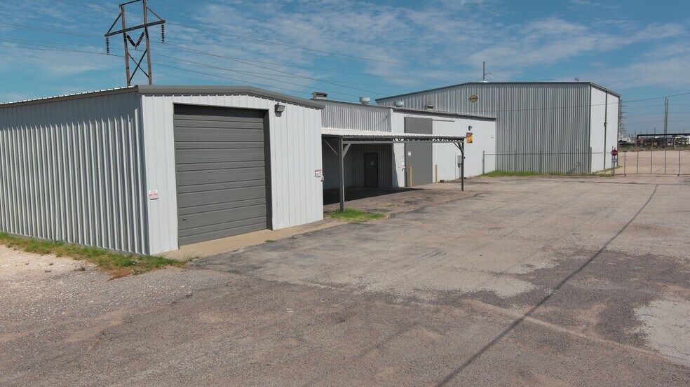 More Photos Of 3351 Westover Dr, Odessa Service For Lease