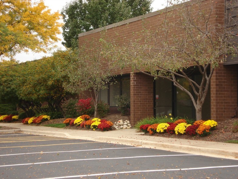 More Photos Of 2600 Warrenville Rd, Downers Grove Office For Lease