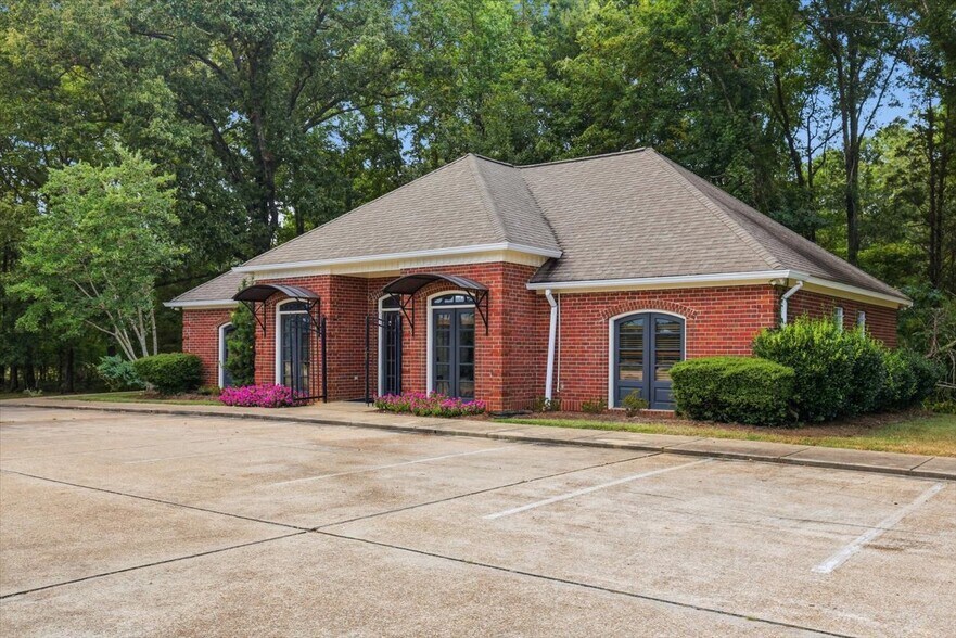 More Photos Of 200 Forest View Dr, Raymond Office For Lease