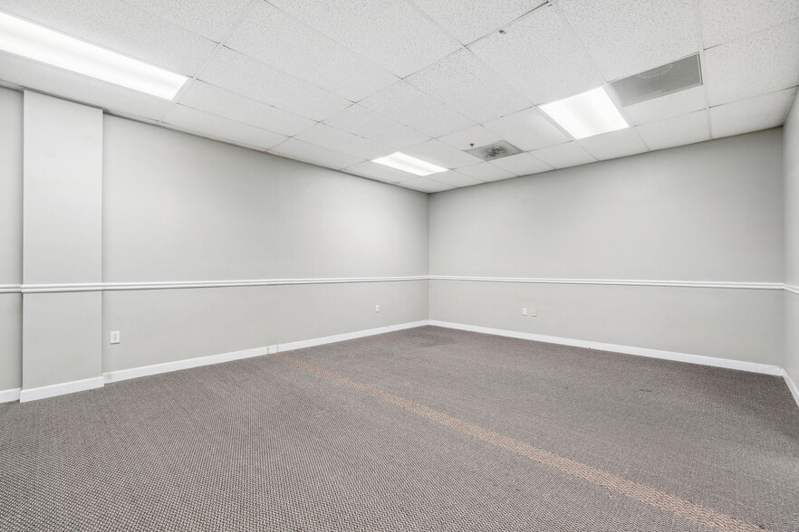More Photos Of 3760 Peachtree Crest Dr, Duluth Industrial For Sale