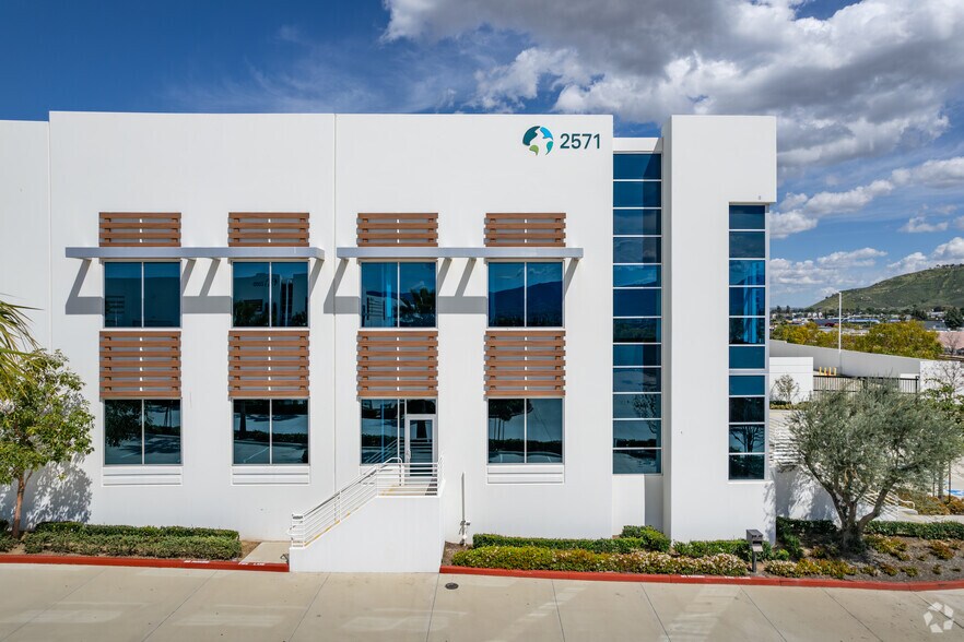 More Photos Of 2565 Sampson Ave, Corona Unknown For Lease