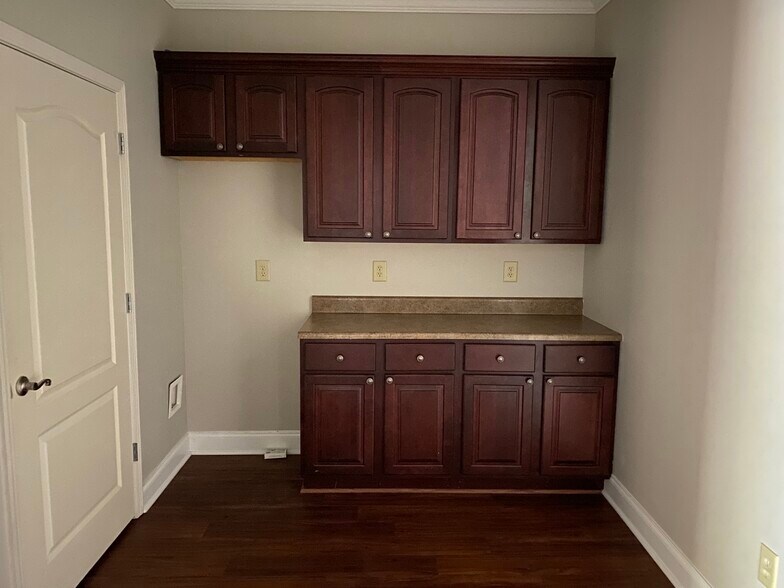 More Photos Of 5655 Lake Acworth Dr NW, Acworth Medical For Lease