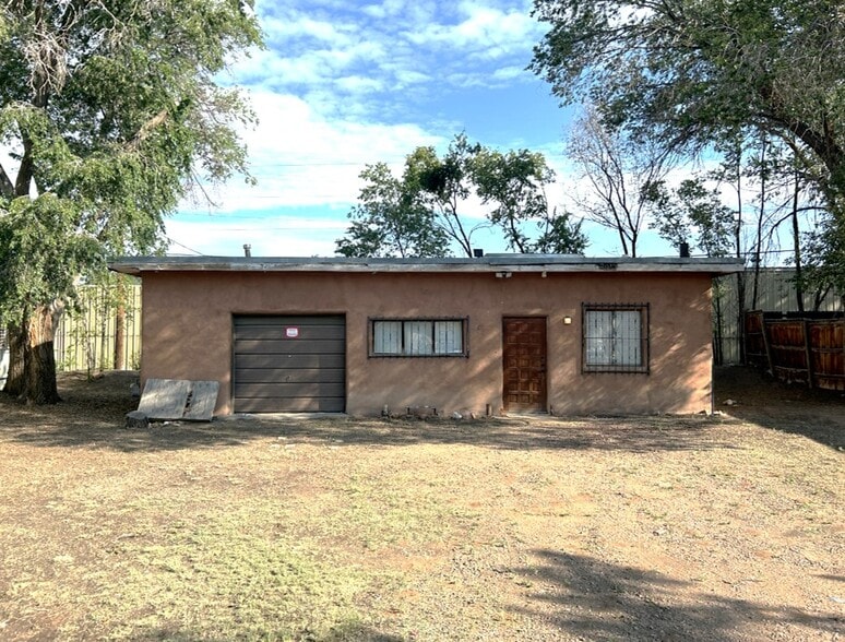 Primary Photo Of 2917 Rufina Ct, Santa Fe Service For Lease
