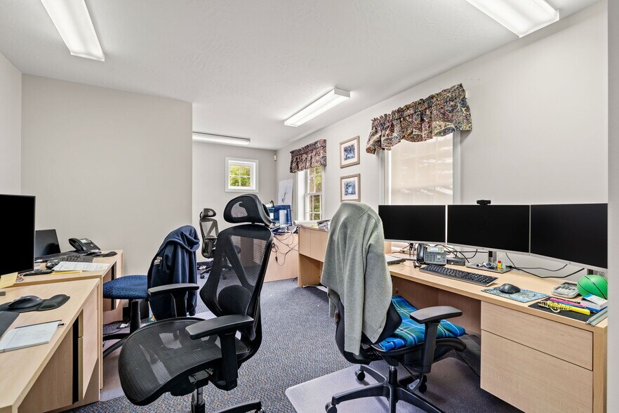 More Photos Of 15 Garden Rd, Plaistow Office For Sale