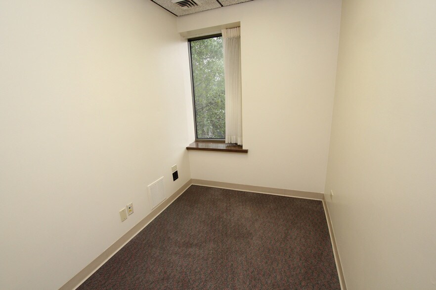 More Photos Of 2 W Main St, Fremont Office For Lease