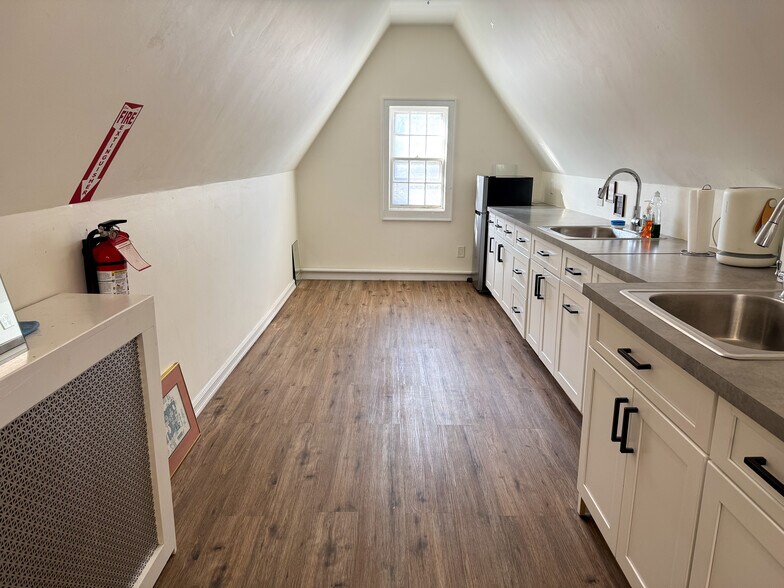 More Photos Of 304 Bloomfield Ave, Verona Medical For Lease