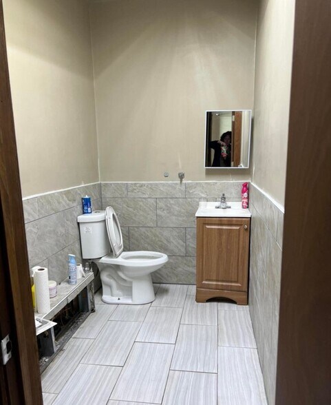 More Photos Of 17 Prospect Ave, Albany Light Distribution For Sale