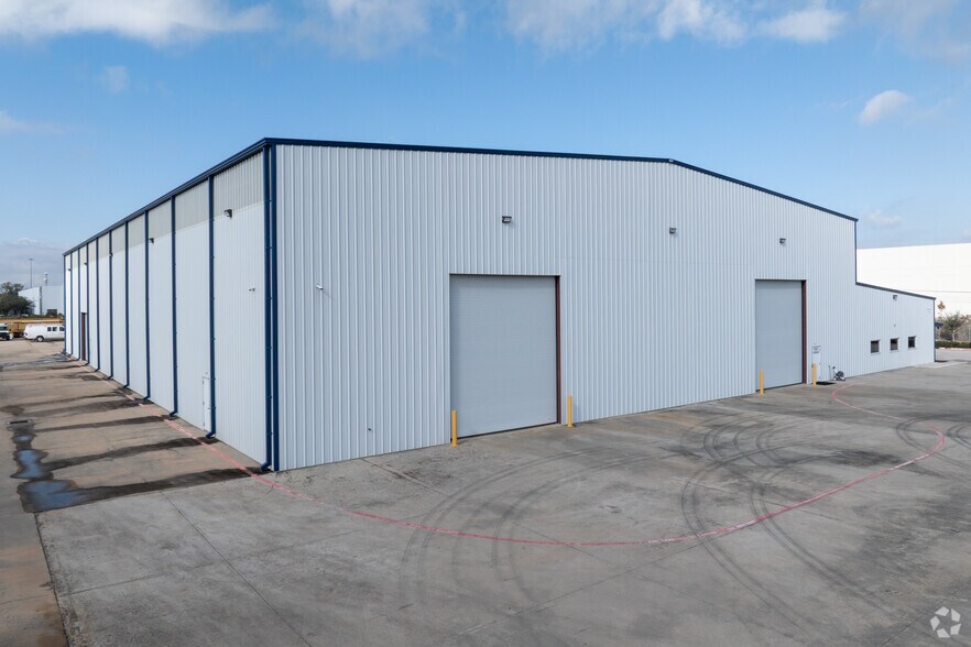 More Photos Of 13802 Furman Rd, Houston Warehouse For Lease