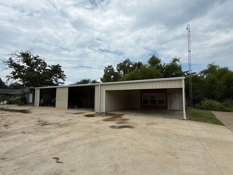 More Photos Of 10015 FM 751, Quinlan Flex For Lease