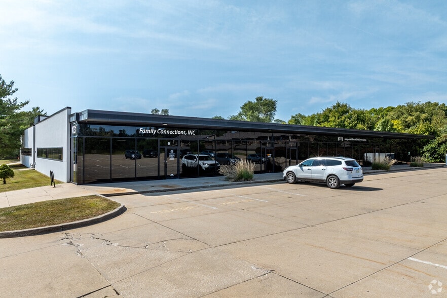 More Photos Of 1031 Office Park Rd, West Des Moines Office For Lease