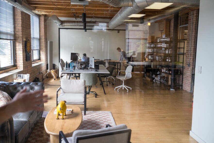 More Photos Of 1644 N Honore St, Chicago Loft Creative Space For Lease