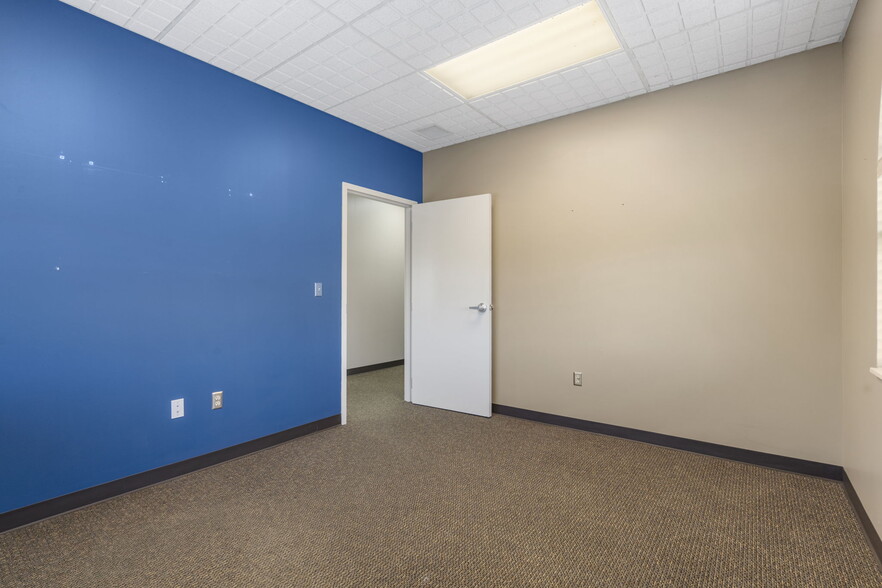 More Photos Of 909 E Republic Rd, Springfield Office For Lease