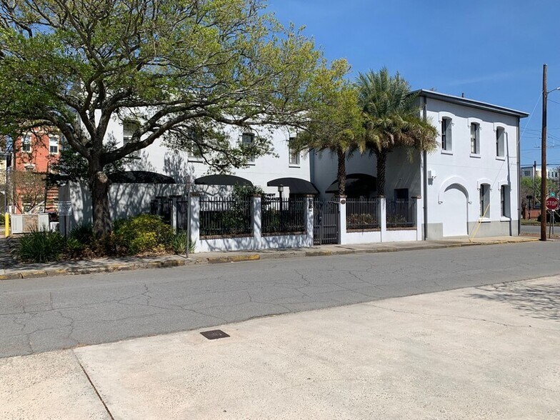 Primary Photo Of 570 E York St, Savannah Office For Sale