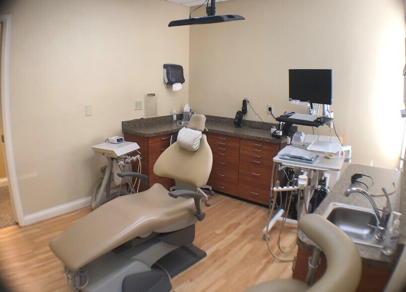 More Photos Of 1013 N Main St, Oshkosh Office For Sale