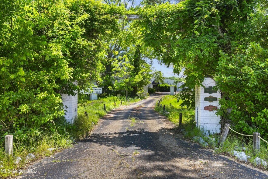 More Photos Of 916 Foley St, Jackson Industrial For Sale