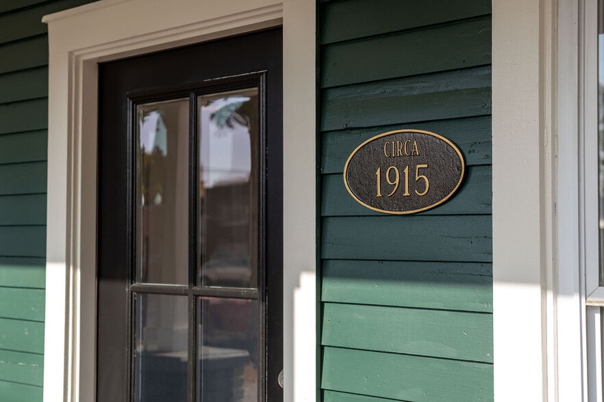 More Photos Of 205 Broadway St, Cave City Office Residential For Sale