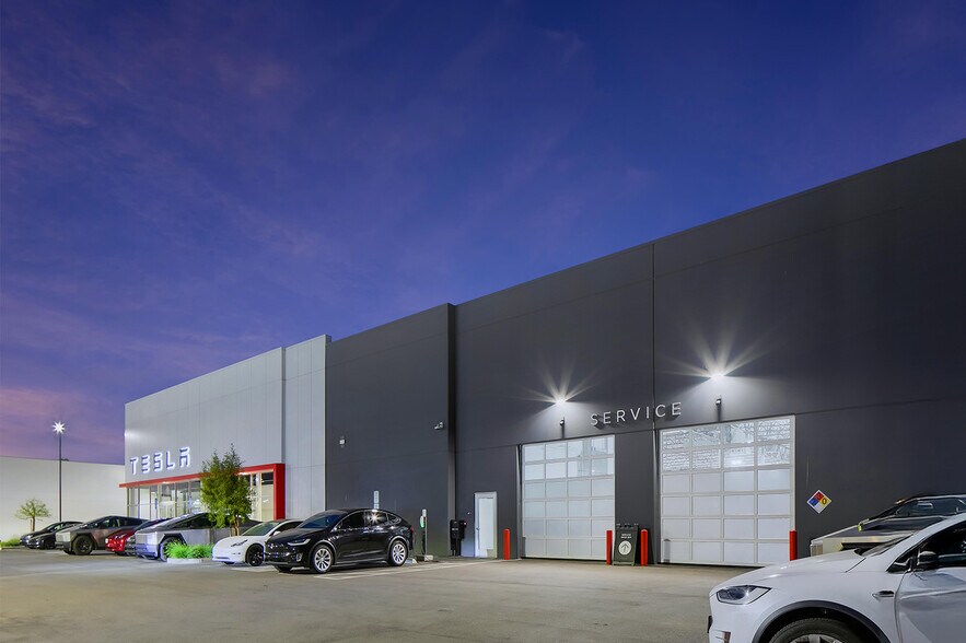 More Photos Of 24050 Creekside Rd, Valencia General Retail For Sale