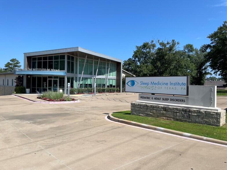 More Photos Of 3187 Paluxy Dr, Tyler Office For Sale