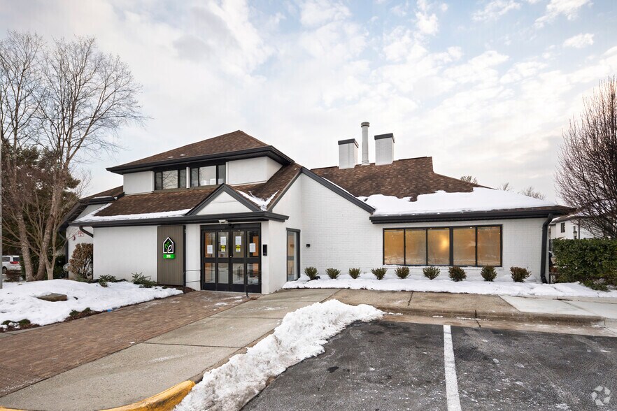 More Photos Of 315 Elden St, Herndon Apartments For Sale