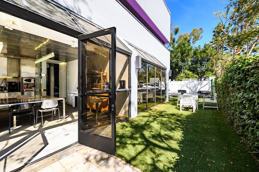 More Photos Of 5875 Green Valley Cir, Culver City Loft Creative Space For Lease