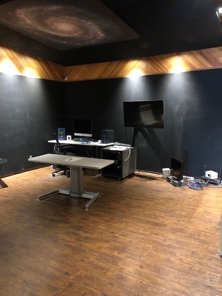 More Photos Of 2265-2279 Cole St, Birmingham Showroom For Lease