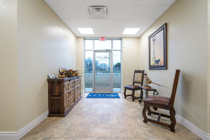 More Photos Of 200 N Yule Ave, Charlotte Office For Sale