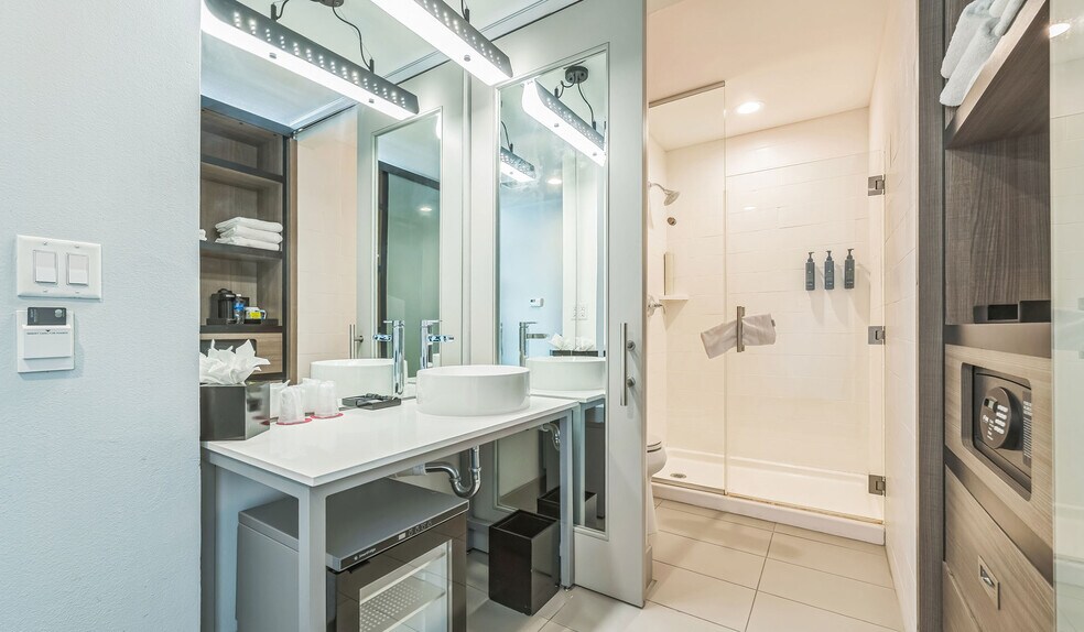 More Photos Of 900 S 11th St, Waco Hotel For Sale