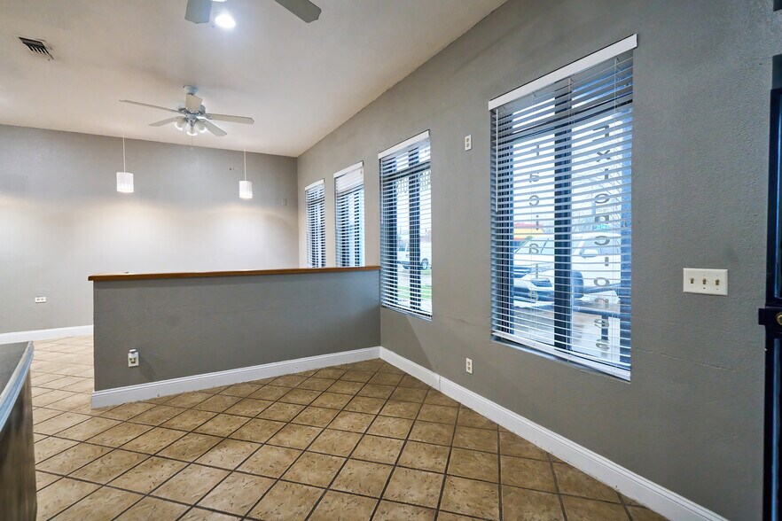 More Photos Of 2700-2704 Hemphill St, Fort Worth Medical For Sale