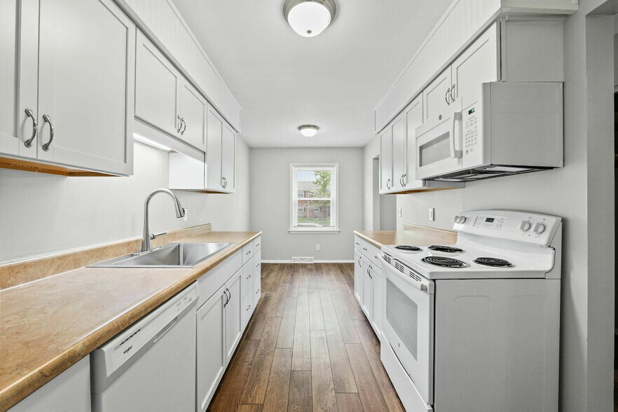 More Photos Of 4855 Wickford Dr E, Sylvania Apartments For Sale