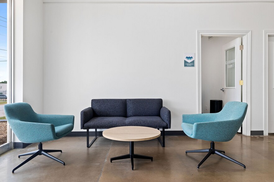 More Photos Of 3131 W Bolt St, Fort Worth Warehouse For Lease