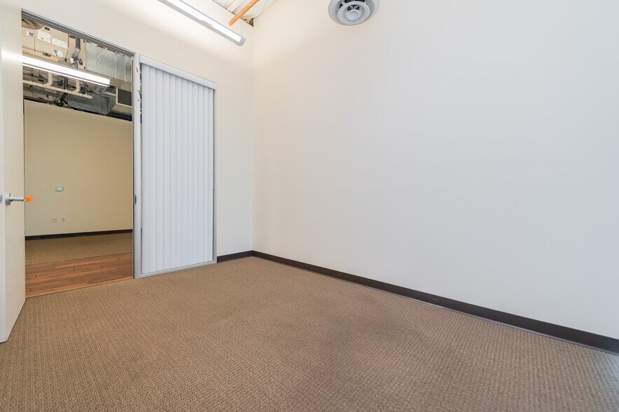 More Photos Of 8925 Research Dr, Irvine Office For Sale